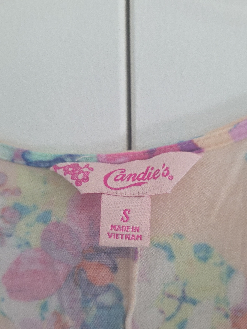 Candie's Floral Blouse - Picture 2 of 9